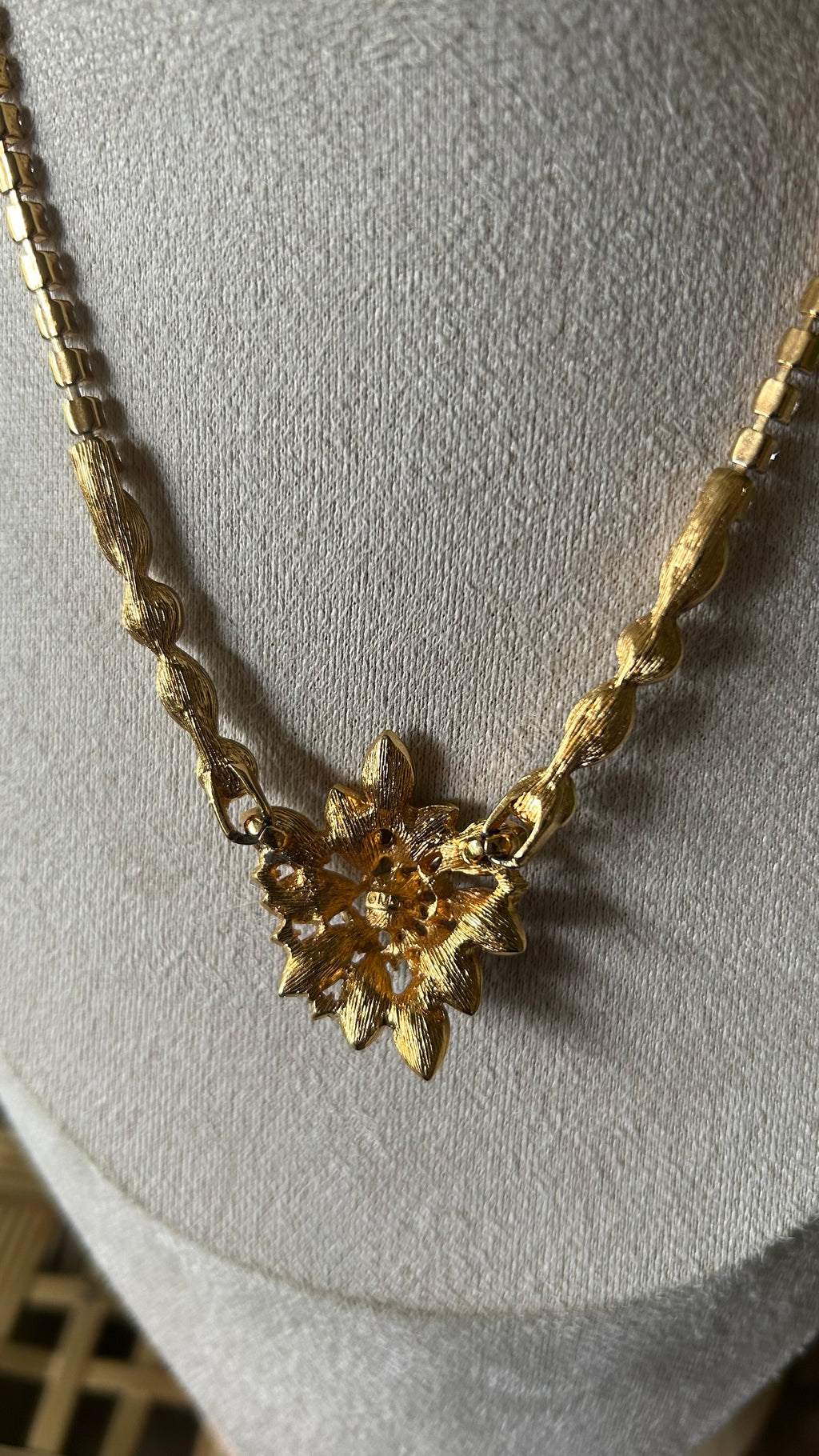 MONET 90s Vintage Statement Necklace – Gold-Tone Chain with Sapphire Blue Rhinestones