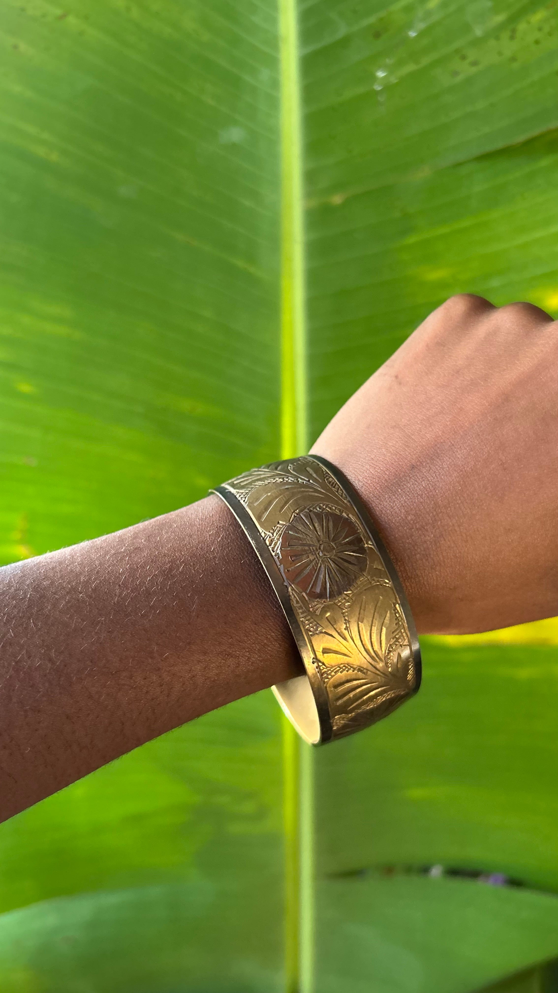 Vintage Etched Floral Leaves Brass Bangle