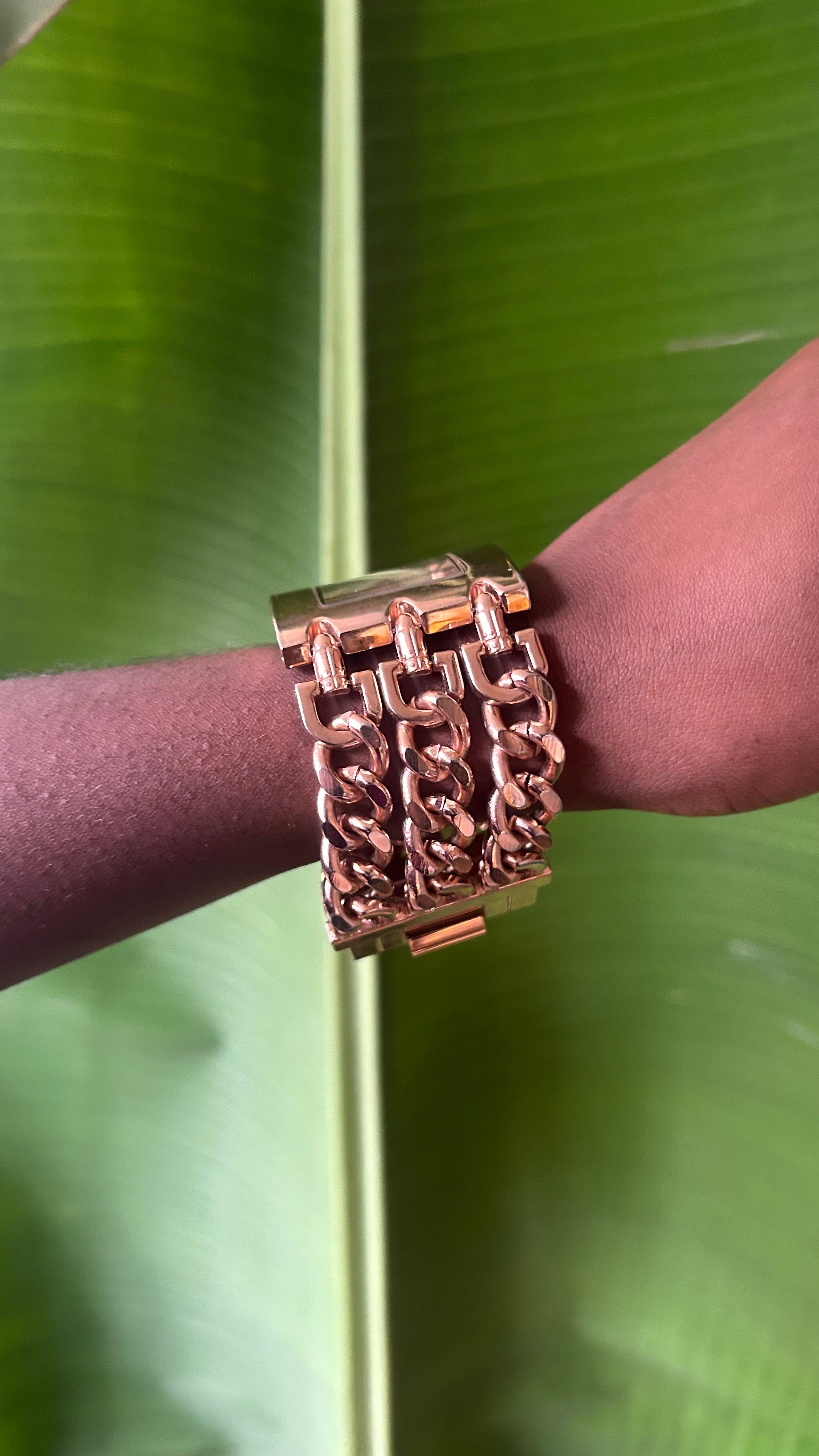 Guess Gold Chain Quartz watch