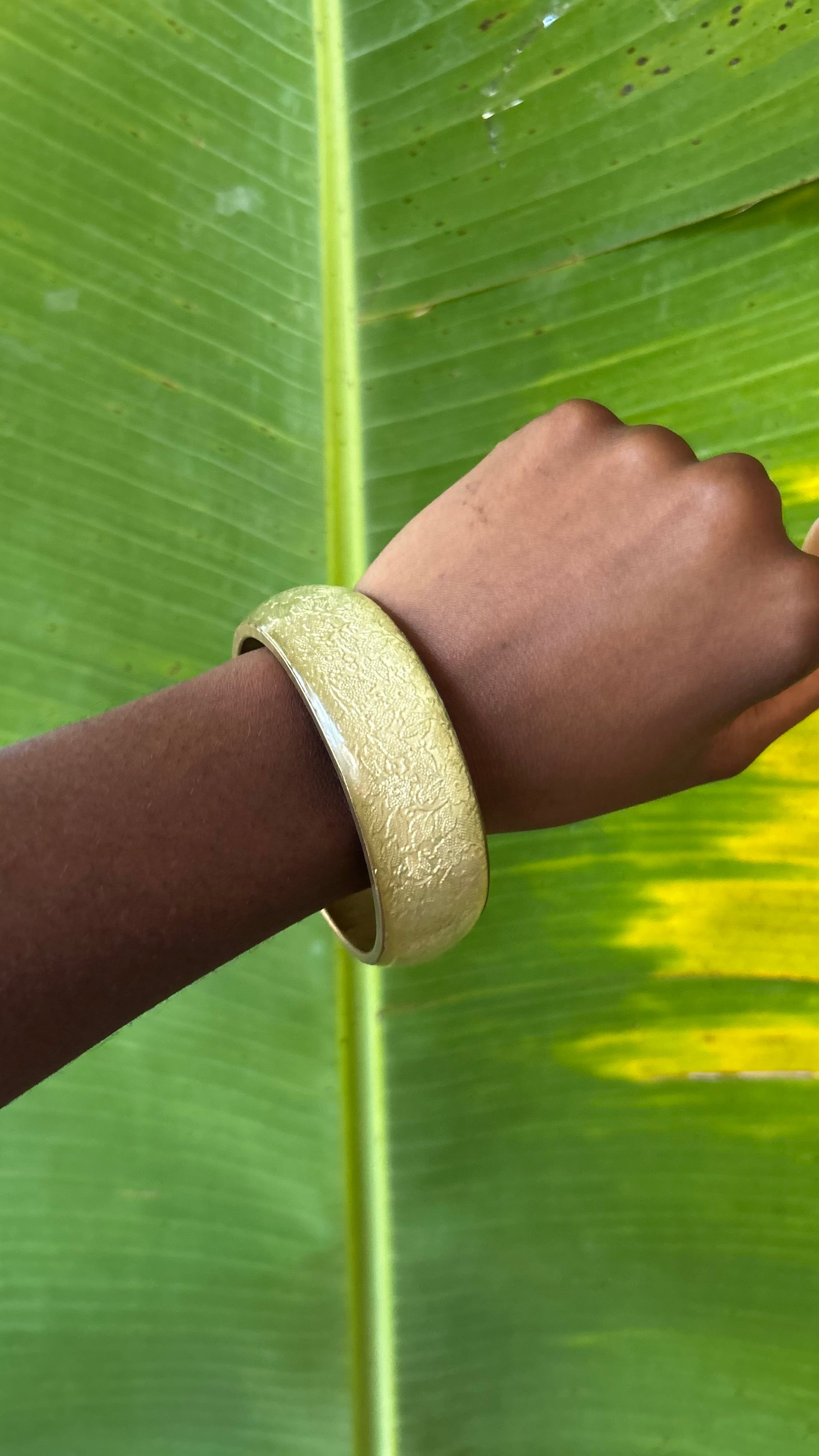 Vintage Floral lucite brass bangle
