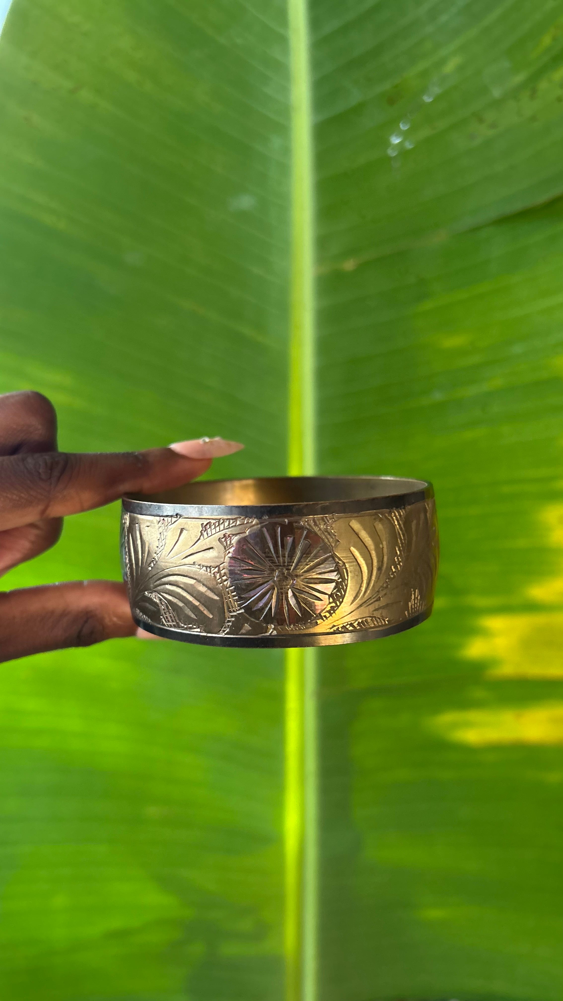 Vintage Etched Floral Leaves Brass Bangle