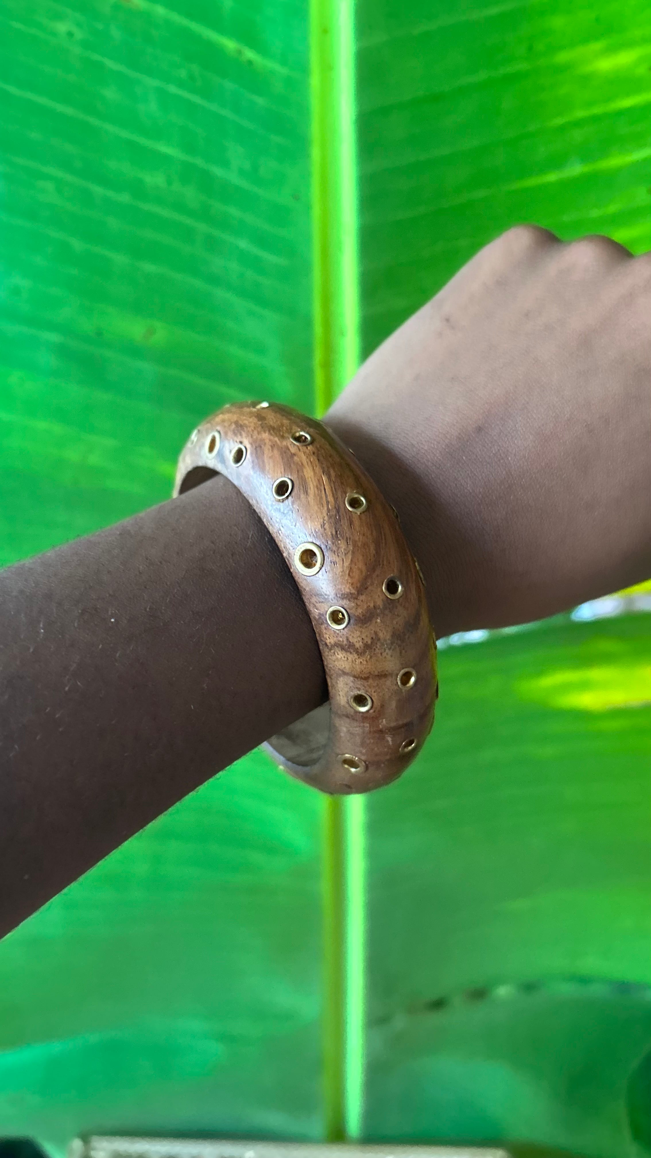 Grommet brass wooden bangle