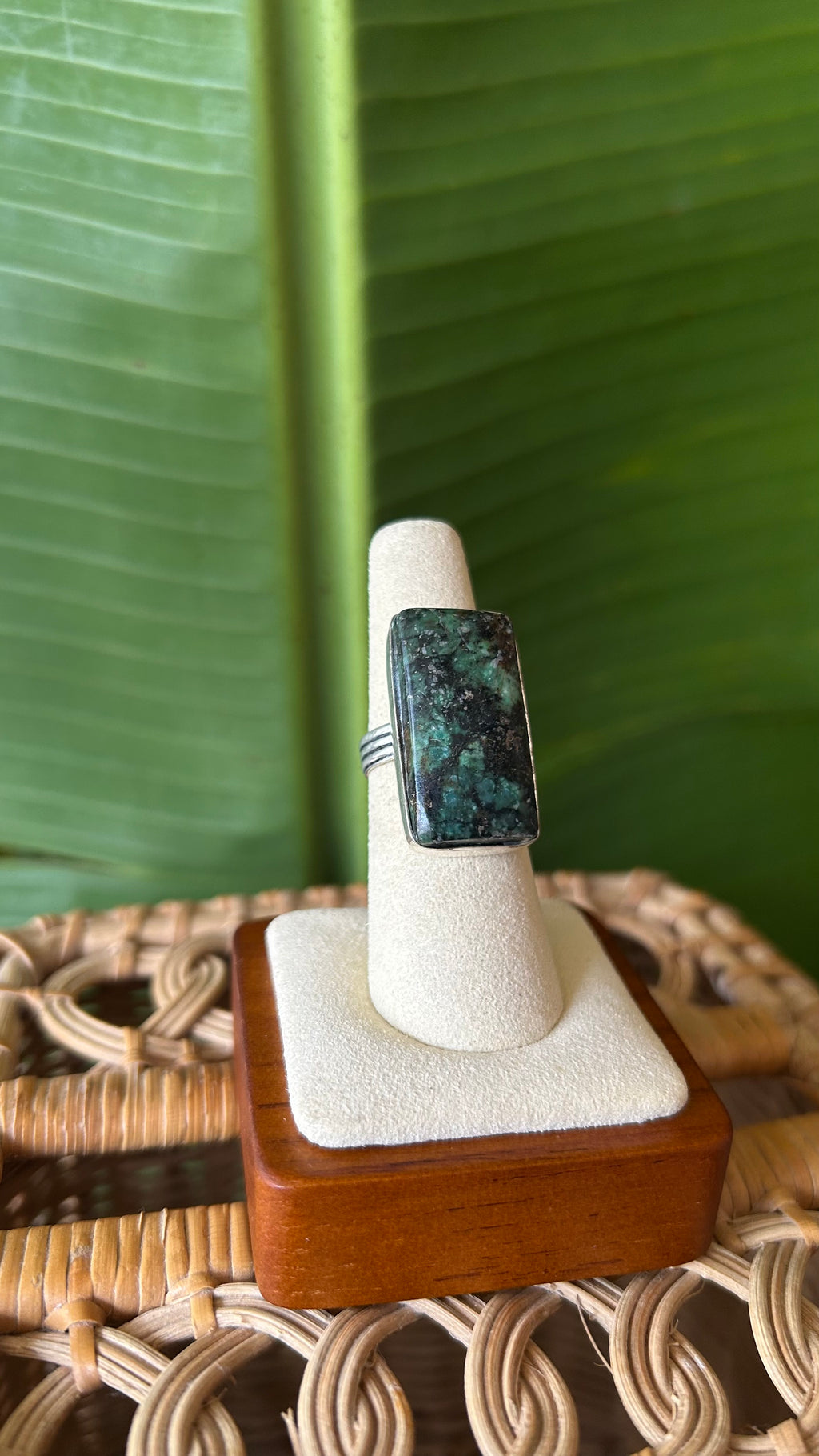 Green stone 9.25 ring