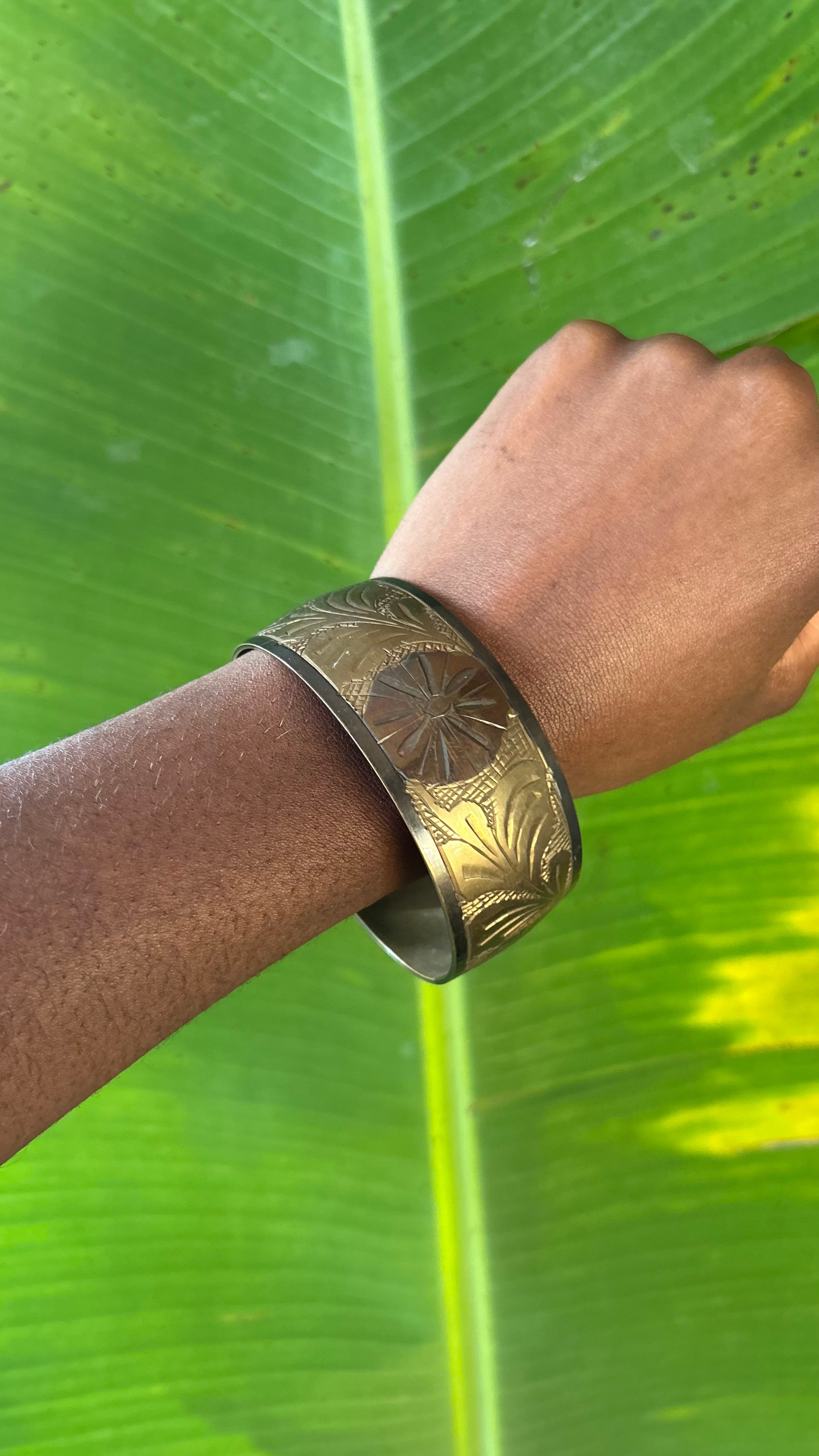 Vintage Etched Floral Leaves Brass Bangle