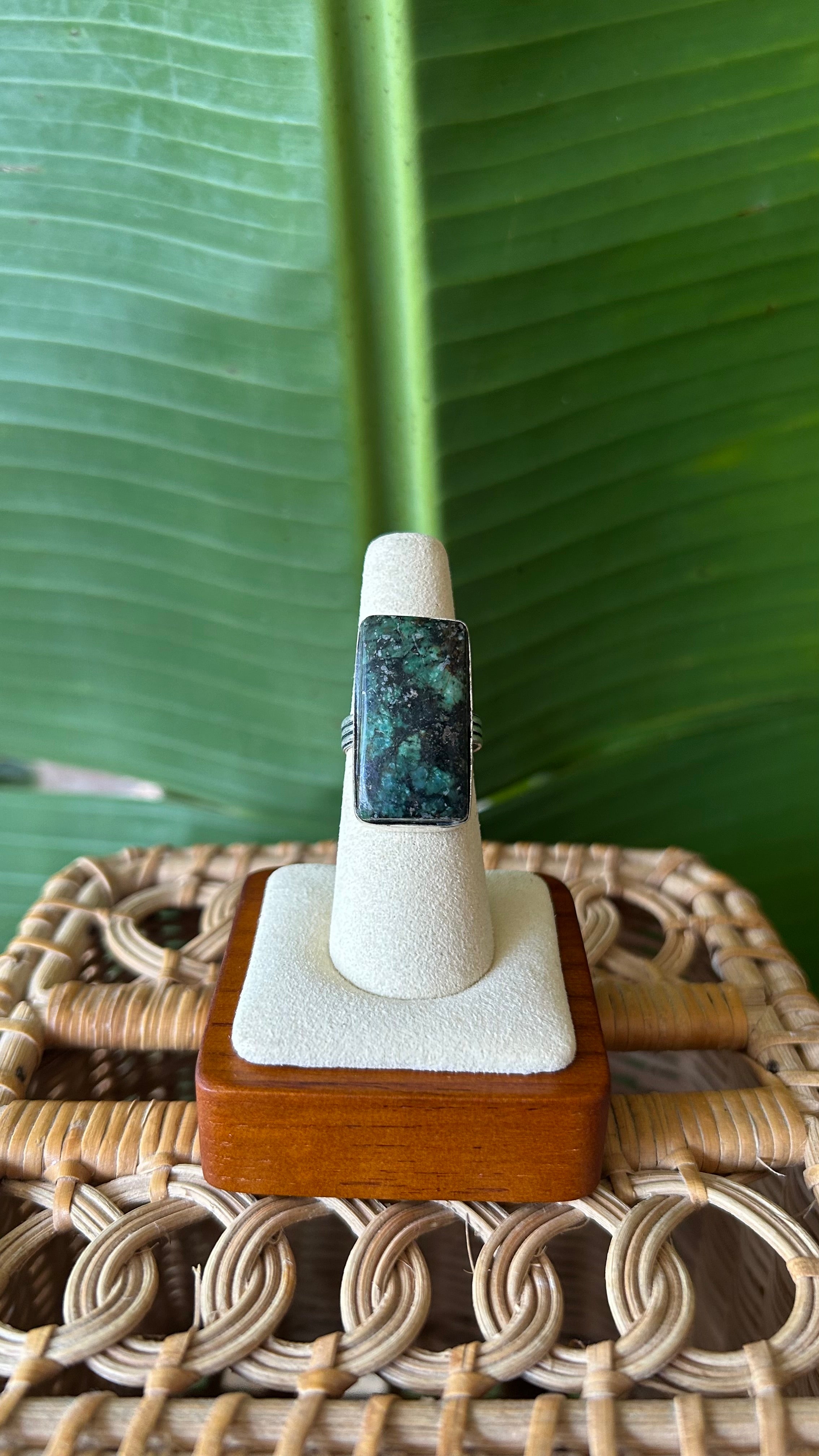 Green stone 9.25 ring